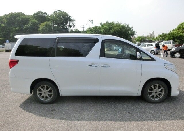 Toyota Alphard Zanzibar